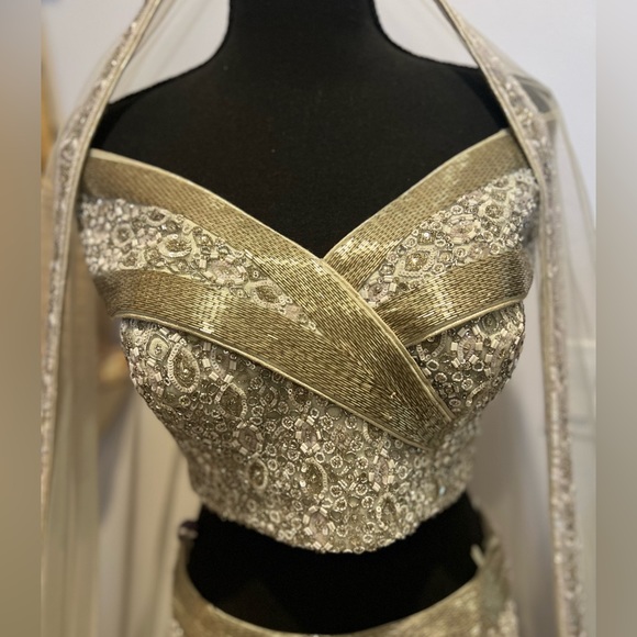 Suneet varma Indian designer bridal wedding reception Lehenga - Picture 3 of 6